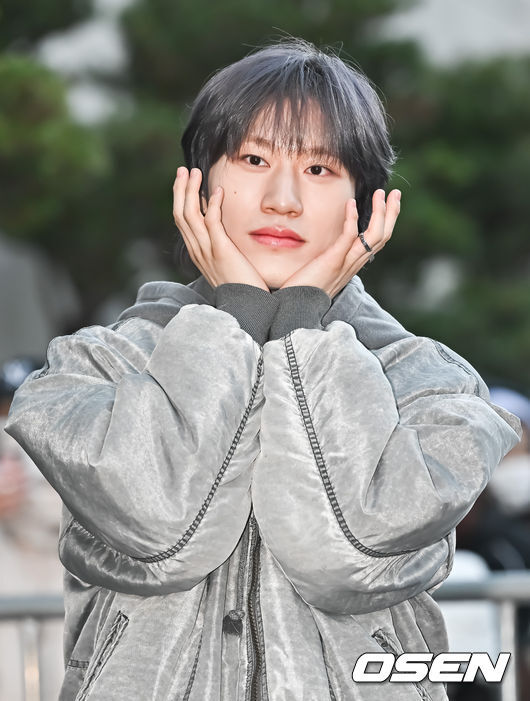 YEDAMBRANDS's tweet photo. 📸 #BANGYEDAM_PHOTOS

Bang Yedam looking handsome with his new hair color, but at the same time looking cute and goofy.❤️😅

#ONLYONE #하나만해
#방예담 #BANGYEDAM
@_YEDAM_OFFICIAL https://t.co/3VBGpPKcqr