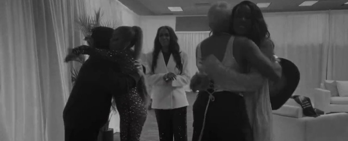 irvingbmusic's tweet photo. Michelle being a proud parent as the OG Destiny's Child members embraced means so much more when you know how the healing began. https://t.co/kgpilbIRMq