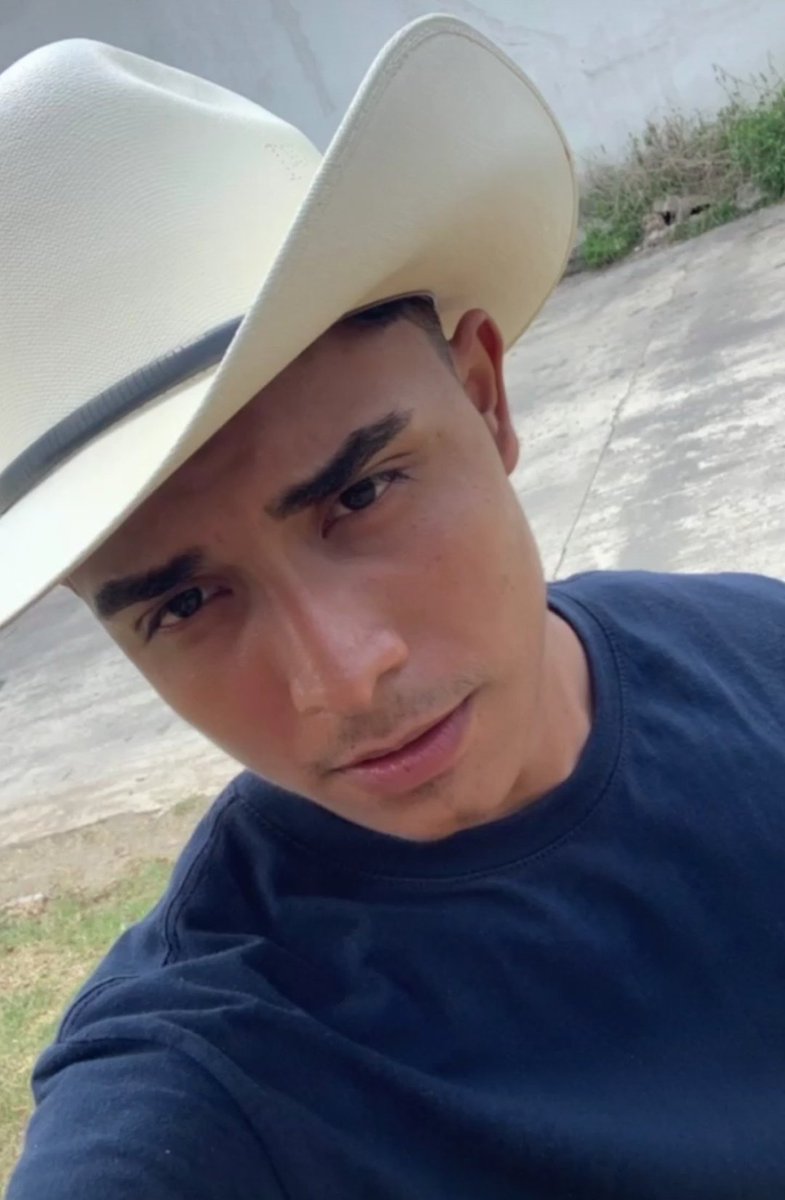 cristofee012's tweet photo. Soy tu moreno vaquero https://t.co/ELrqVGvEPm