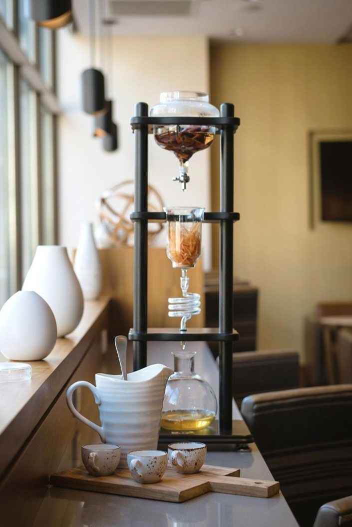 Carlitospindola's tweet photo. ♒ ACUARIO: 
La gente te ama porque eres muy cool e intelectual, tu estructura fascina, tus extracciones dulces y brillantes son la onda, aunque tu inestabilidad e imprecisión puede echarlo todo abajo. Eres una torre para extraer cold brew. https://t.co/0bvsQ1o3oN