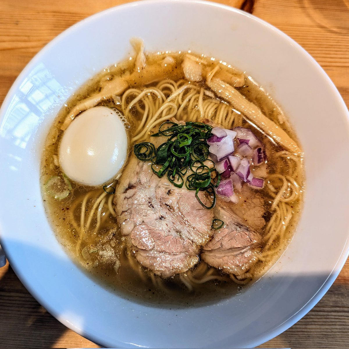 syramen888's tweet photo. なか乃中華そば@中央林間
味玉 塩

店内煮���しのいい香り
懐かしさもありつつ飽きない工夫もバッチリであっという間に完食！
近かったら通うなこれは… https://t.co/Btinh3FEp5