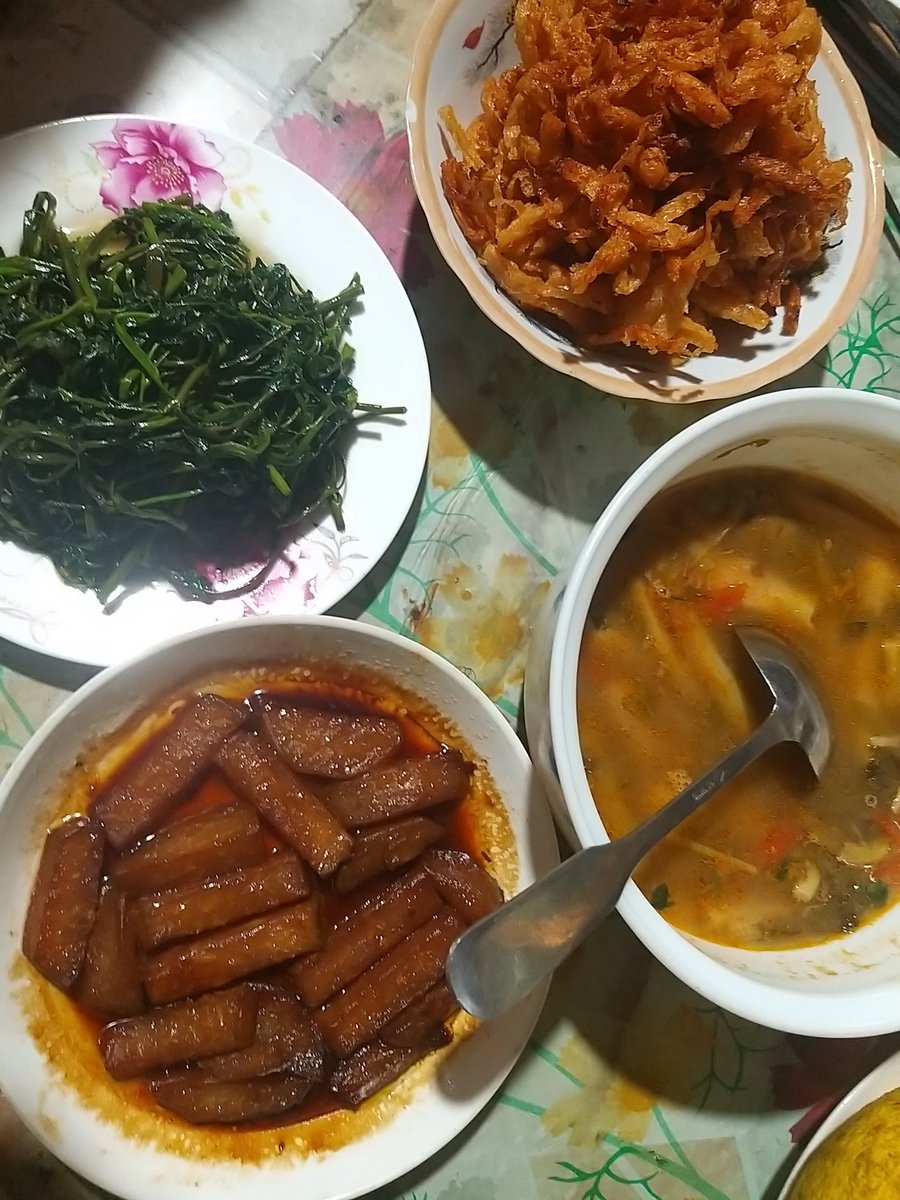 Ladyboss1807's tweet photo. Màu đỏ cho may mắn nà 
Mời các bác ăn chay và pay đươc nhiều $ nha 
#monchay https://t.co/iYoibowNys