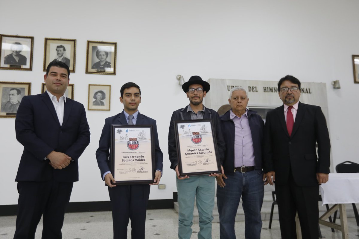 EditCultura's tweet photo. Este 23 de noviembre los escritores Antonio Gonzales y Luis Fernando Bolaños recibieron el premio al Certamen de Literatura "Marilena López" en las categorías de infantil y juvenil, reconocimiento que incentiva la litertura para niños y jóvenes.

#CulturaGUATE https://t.co/XC4mcmu4lO