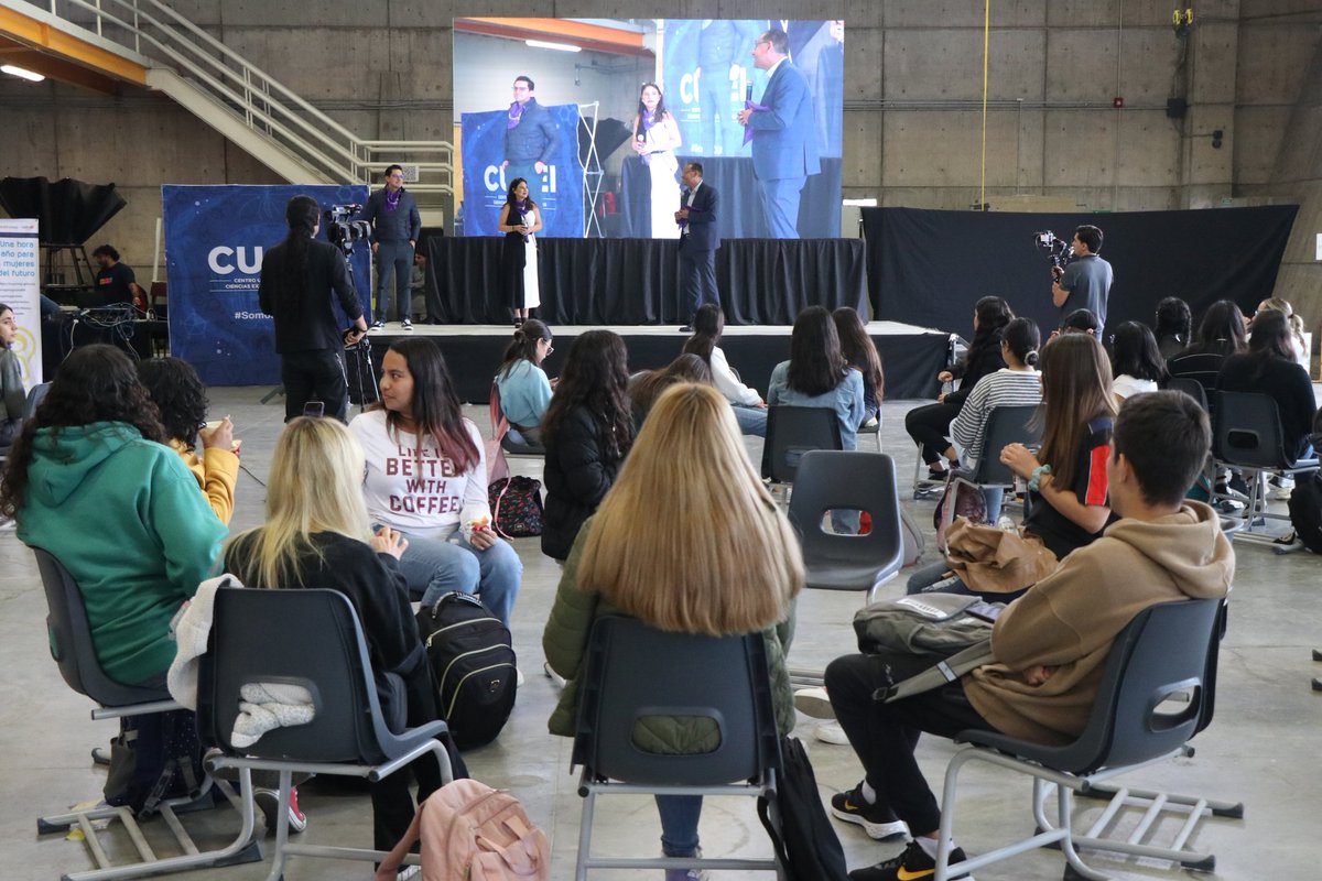 udegcucei's tweet photo. 🌟 ¡Hoy fue un día lleno de inspiración en CUCEI con el evento #Inspiringirls! 💪👩 Con experiencias inspiradoras celebramos el talento y la creatividad de las mujeres en la ciencia y la tecnología. ♀️🔬

¡Gracias a todas por ser parte de esta inolvidable dinámica! https://t.co/YdasrPE0PU