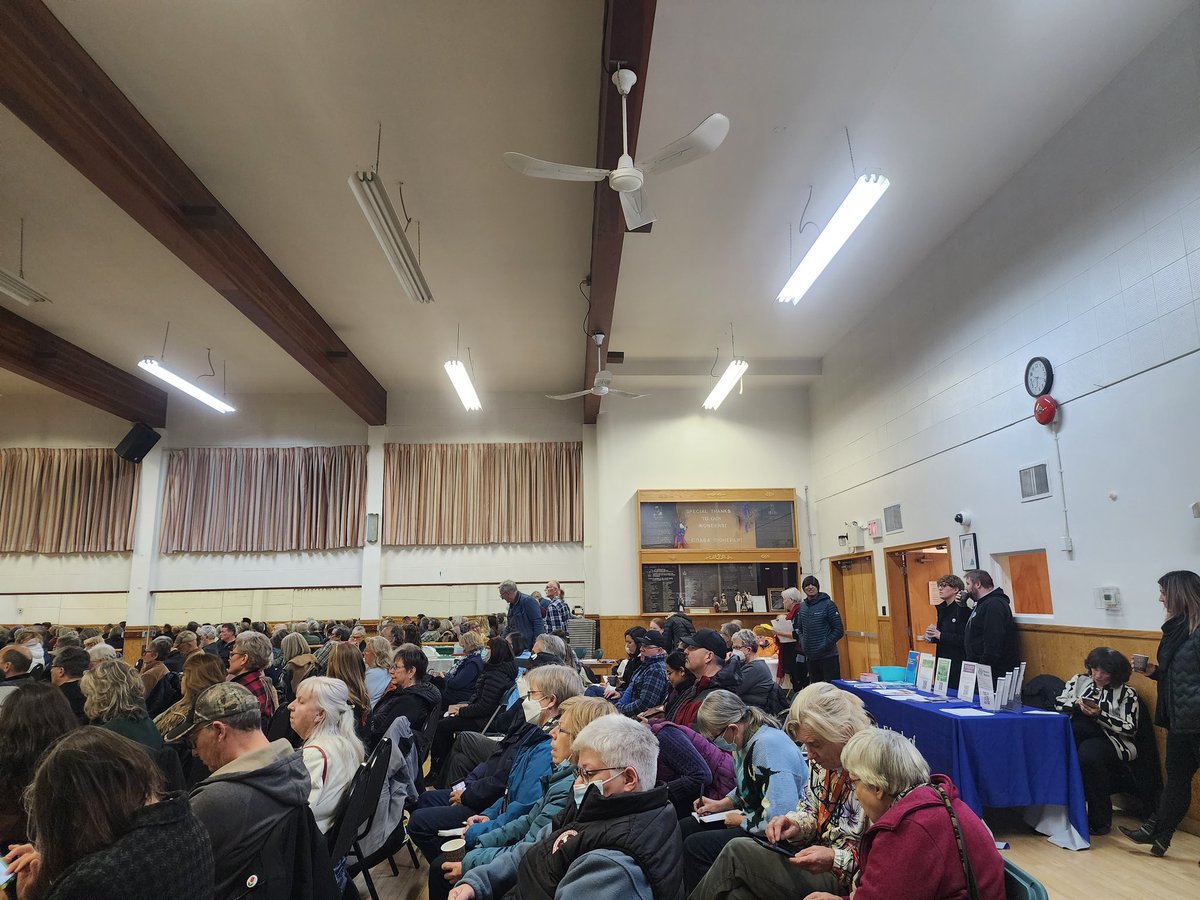 GCarabine's tweet image. Standing room only at @PIAlberta's CPP Town Hall at the Ukrainian Centre.
#HandsOffOurCPP @Alberta_UCP