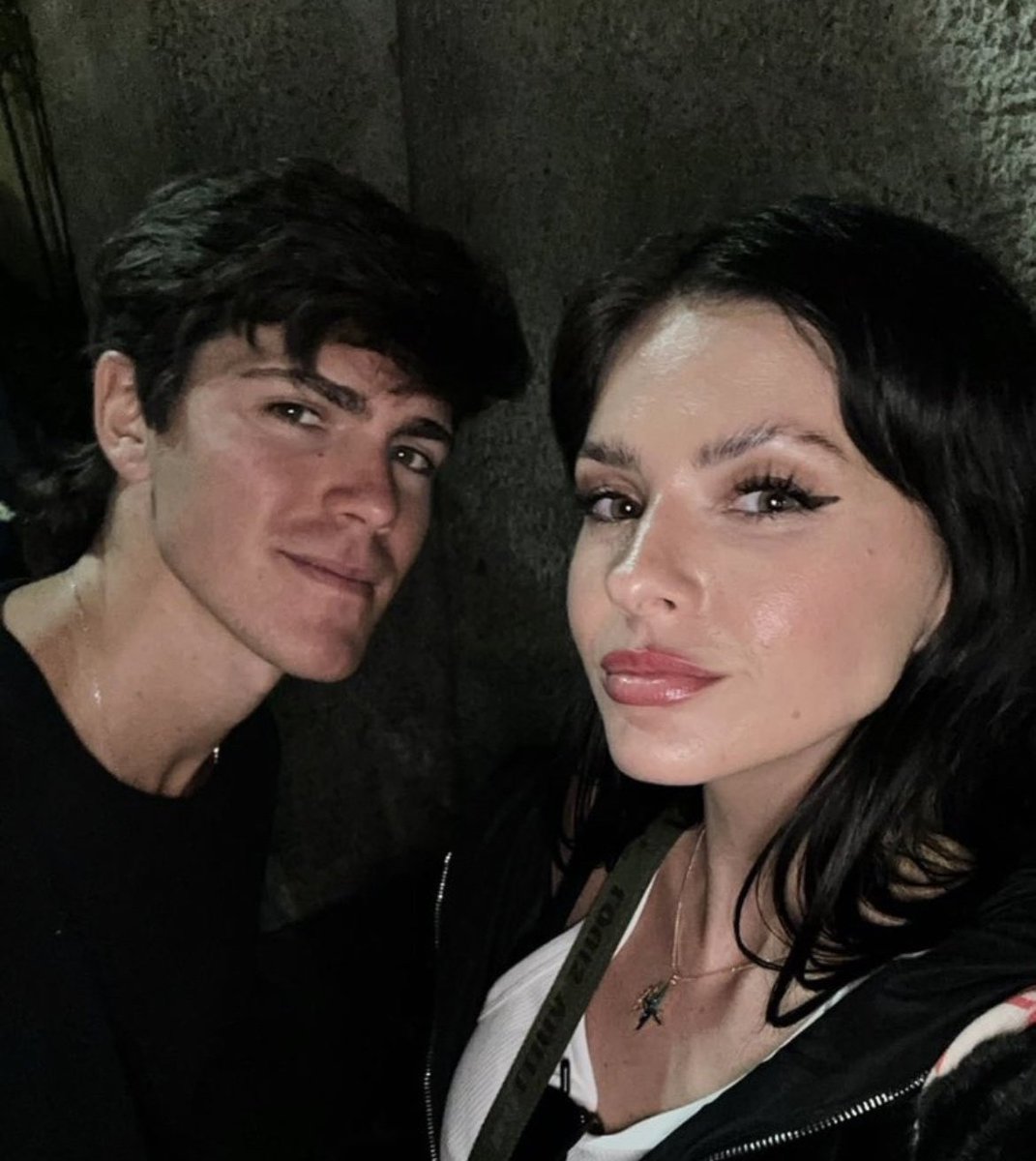 nom0leste's tweet photo. LA CHINA SUAREZ CON MARCOS!!!!!!! CHICAS HAGAN ALGO https://t.co/VvPIdRi0QX
