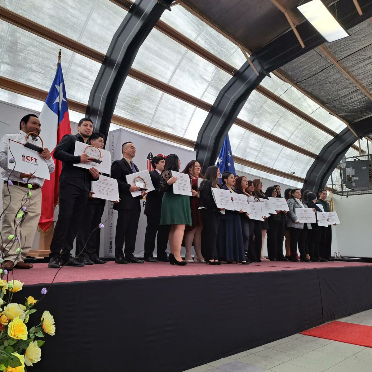 rodofueguino's tweet photo. 🎉👨‍🎓👩‍🎓Felicitaciones a tod@s l@s Titulados 2023 del CFT de Magallanes  un gran logro para Uds., y sus familias,  mucho éxito en los nuevos caminos !!  🌸👏🏼🇨🇱 #TierraDelFuego  #educacionpublica  profesionales para el país  🎉🇨🇱 Segunda Promoción 👩‍🎓👨‍🎓🌐 https://t.co/mfp00SYVEc