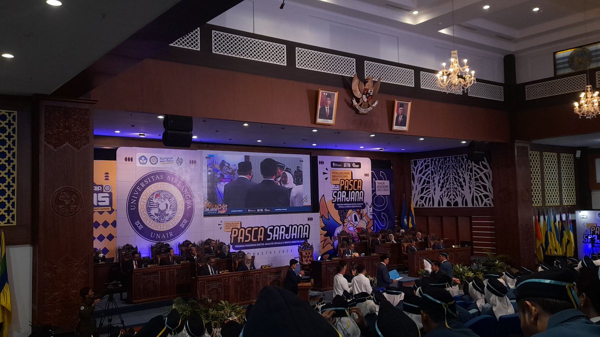 mrdndy's tweet photo. Perasaan baru kemarin pengukuhan la ini dah mau uas aja. Cepet bgt anjir https://t.co/DDPMFsvOFn