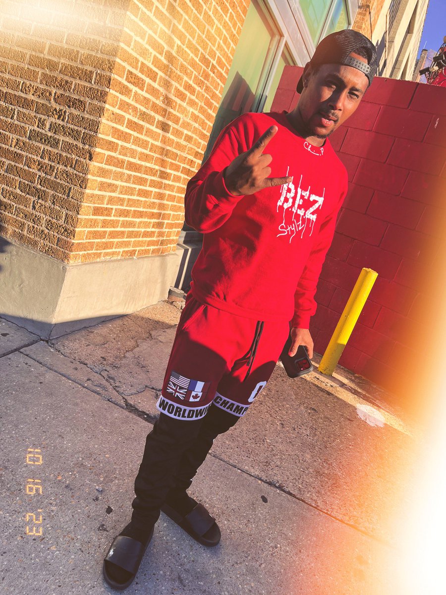 christianpofBEZ's tweet photo. @BEZStylz s/o to one of the iLLest artist
coming out of New Orleans @JuniorMontana1 rockin the red/white logo sweatshirt…
.
Stay tuned #TEAMBEZ I have some lovely painted pieces dropping early next week & I’ll be filing orders as well!
.
More of my dope printed & painted
collection OTW https://t.co/aQtbgeY6jY