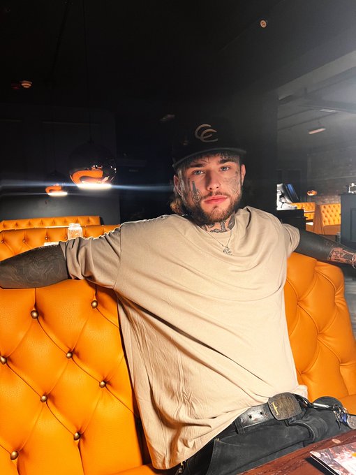 made my onlyfans free for 10 subs  https://t.co/4TWatOLPNG https://t.co/CS7MGz2jQH