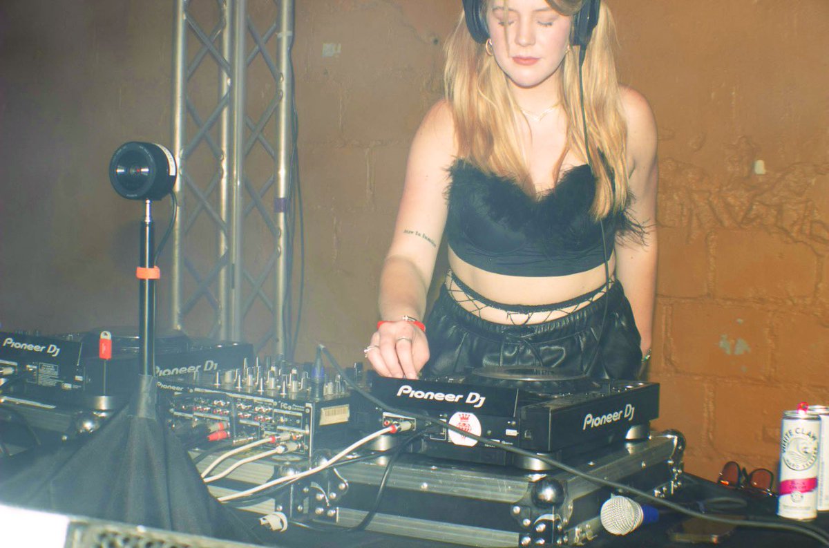 my meditation 🎧🧘🏻‍♀️