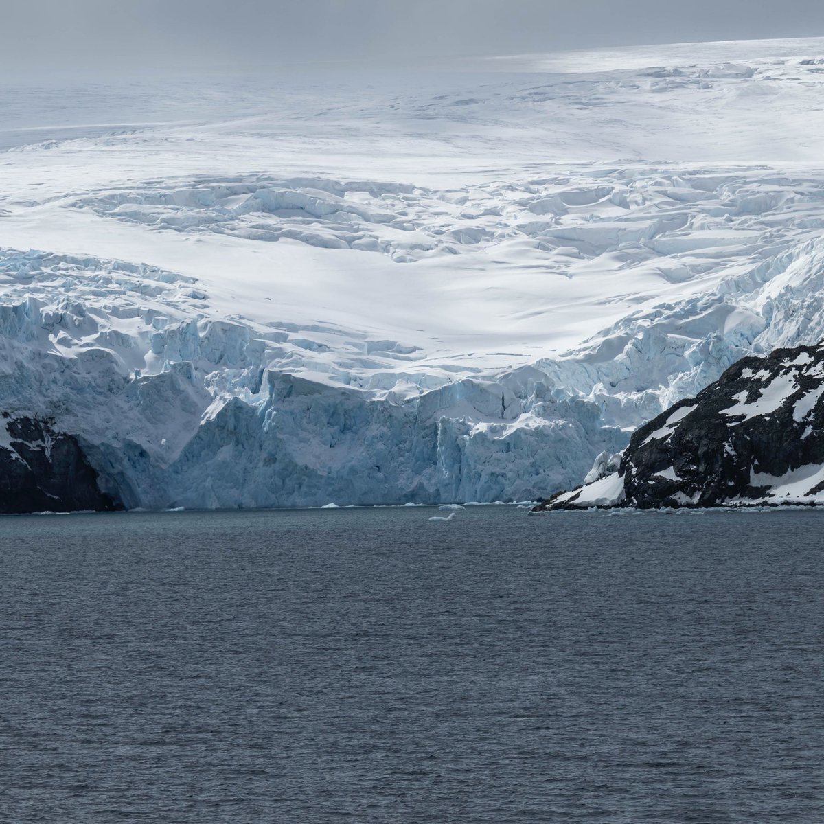 antonioguterres's tweet photo. I've come to Antarctica ahead of #COP28.

Ice here is melting at record rates - raising sea levels &amp; endangering lives &amp; livelihoods on coasts across the world.

Let's get the climate crisis under control.

Let's protect Antarctica to protect ourselves. https://t.co/kclOUtykFo
