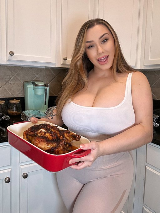 Gobble till you wobble 🦃🍽🍁 how was your Thanksgiving?? https://t.co/wIGRYUZGj4