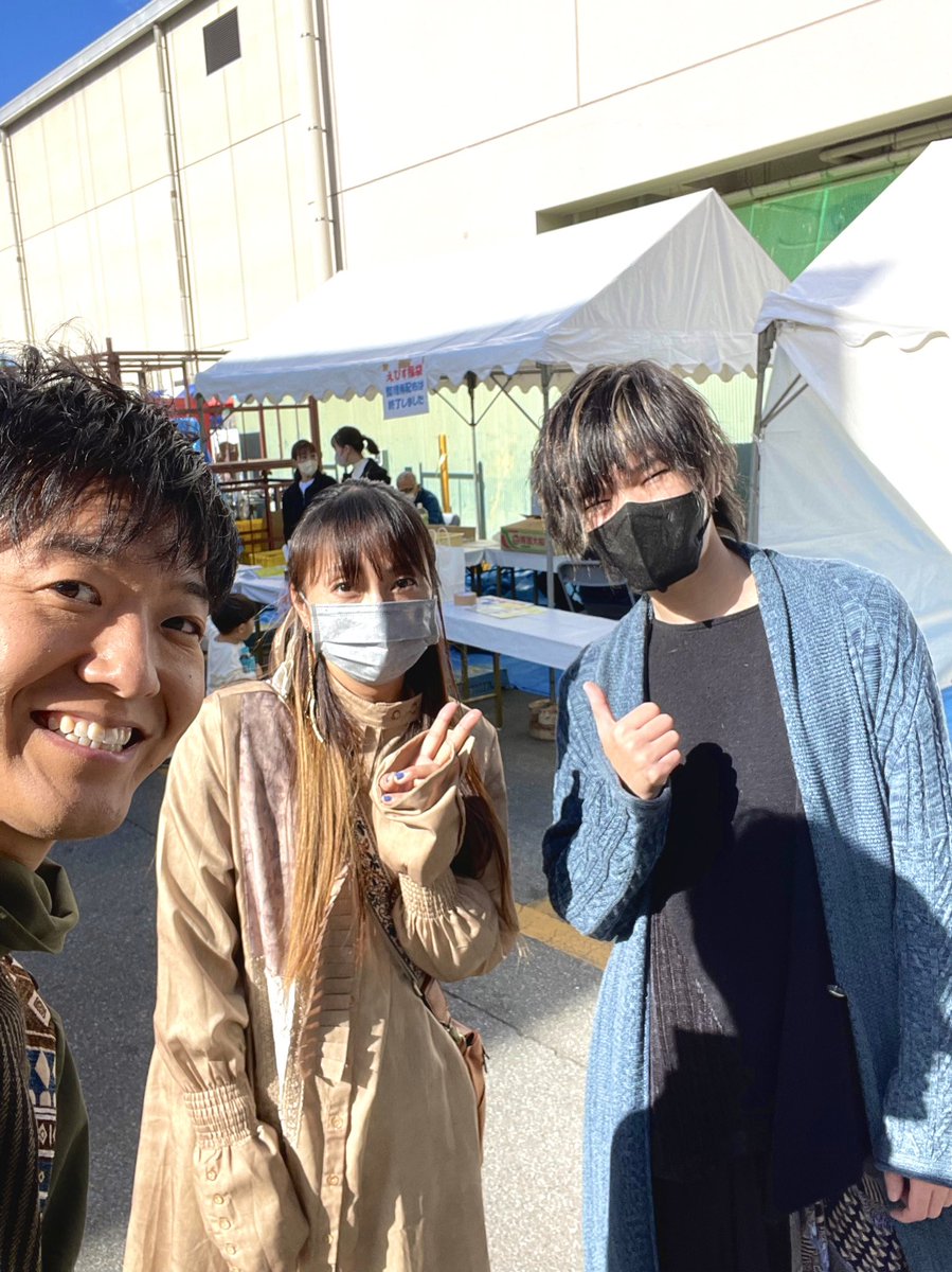 guitarmantetsu's tweet photo. 2023.11.23
第89回 甲府えびす講祭りで演奏させていただきました！

皆さん
ありがとうございました🙇‍♂️

#甲府えびす講祭り
#フレアリズムオーケストラ
#ピアニスト #大嶽香子
@kaoruko_otake 
#バイオリニスト #野武大誠
@HIRO_VLN 
#ギタリスト #根岸哲也 https://t.co/6N3Zu6ozte