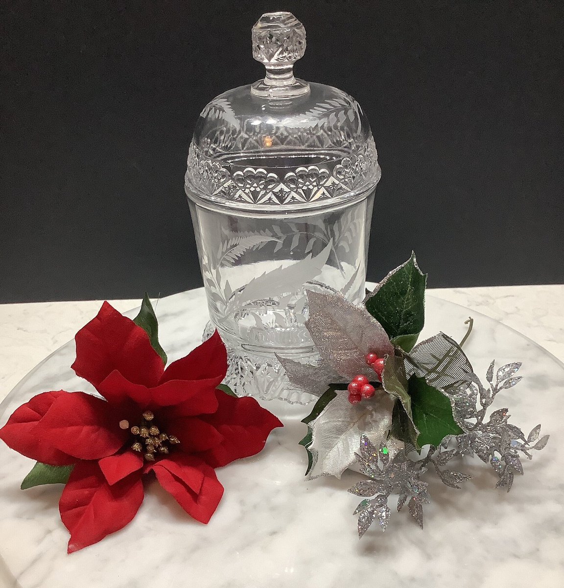 bmktreasures.etsy.com/listing/160402….   #etsyshops #etsyvintageshop #smallbusiness #christmasgifts #giftideas #christmas #vintagefindsforsale #holidays 
#jar #candyjar #etchedglass #giftsforher