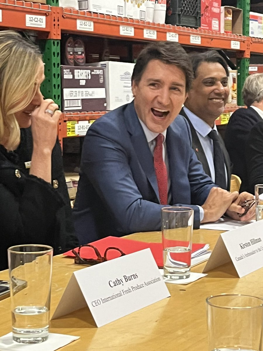 Honored to attend a roundtable on Food Innovation with Prime Minister of Canada @JustinTrudeau, during APEC Summit in SF. Among innovations across food supply chains, we also discussed the role of #GenAI as a powerful enabler to help address the challenge of food security!