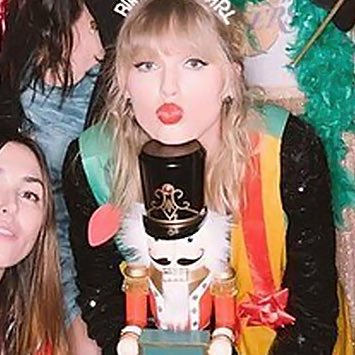 scoopstroops's tweet image. it is Christmas time #newicon