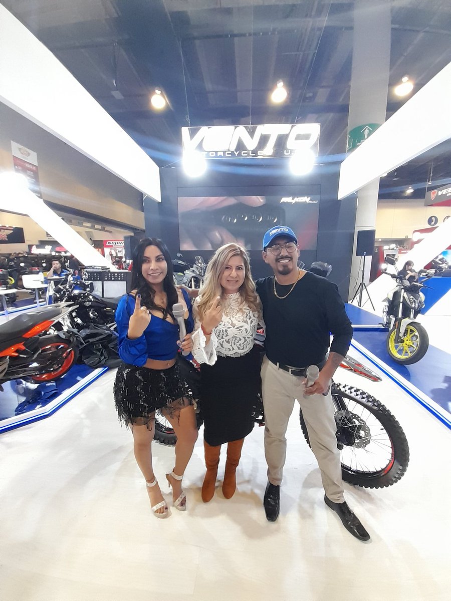 Revista_Moto's tweet photo. #EnDirecto @ventomx presenta en #ExpoMoto a la nueva integrante de su familia de doble propósito, la Crossmax Rally 300.
#RevistaMoto
#lamasgrande
#Vento
#CrossMax https://t.co/CW9ZDlaF6b