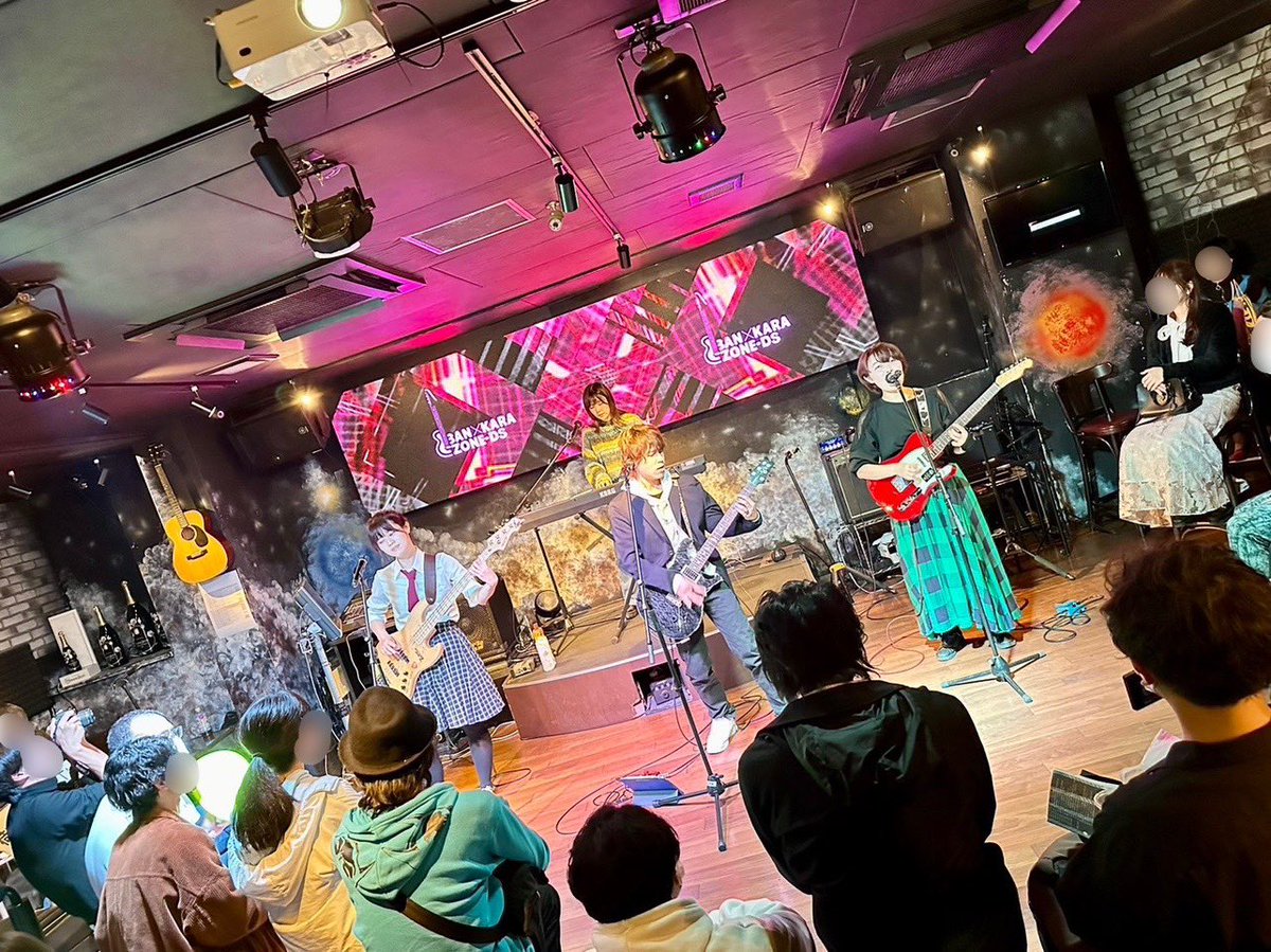 Takarame_Knite's tweet photo. 最初は大トリだからみんな帰っちゃうかなって思ってたけど、ほぼ満席状態で残ってくださって、そしてたくさん盛り上げてくれて嬉しかったです☆

全てを出し切りました！

#No_affinity 
#バンド 
#ライブ 
#大トリ https://t.co/R4efYAcFjN