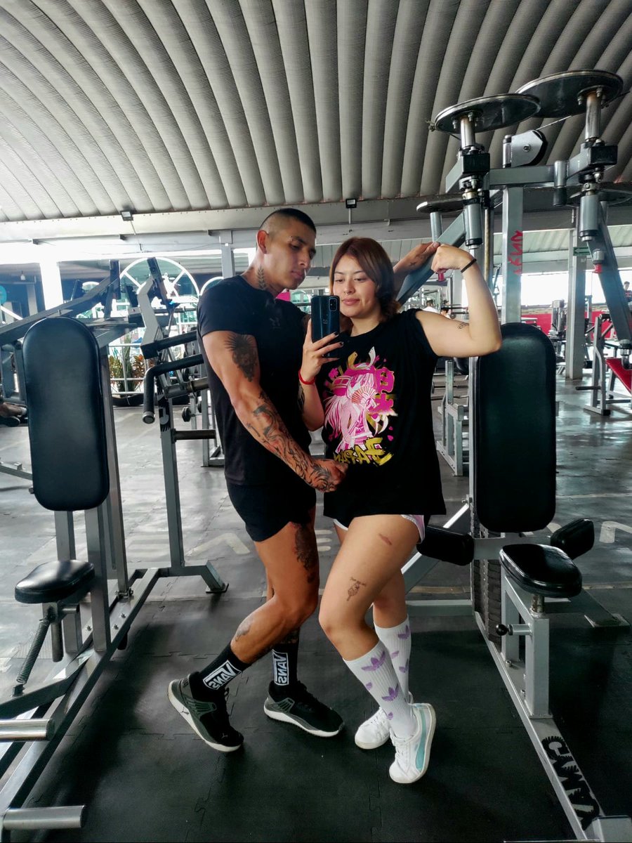 KalopsiaG7's tweet photo. Siempre quise ir al gym pero no tenía la motivación... Pero ahora la tengo y que mejor que mi marido me apoye y me meta unas rutinas bien bestias 🤍 https://t.co/DB62YGXcaL