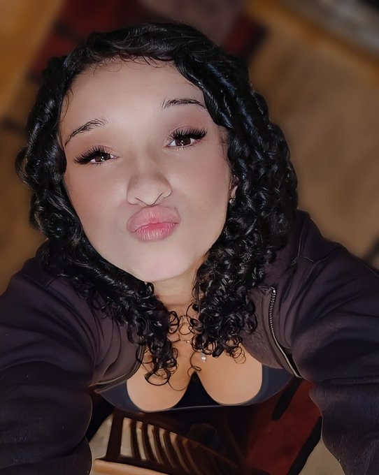 Kisseessss #kisses https://t.co/50pgJQgxvc<a href="/tag/kisses"class="tags">#kisses</a>