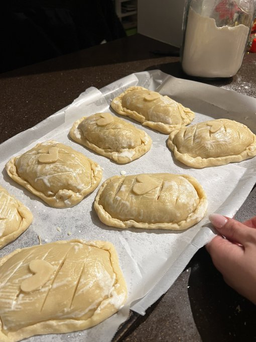 3 pic. Chicken pot pie turn overs &amp; mac n cheese! Everything from scratch 🩷 Happy thanksgiving !!! Feeling