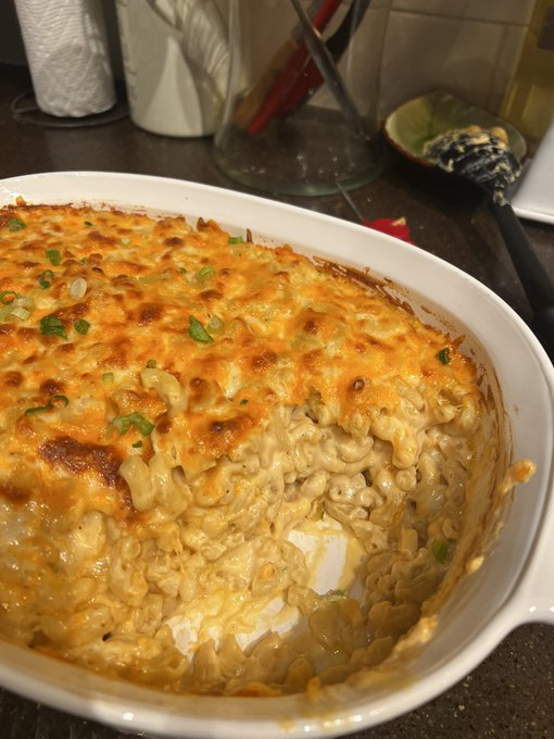 4 pic. Chicken pot pie turn overs &amp; mac n cheese! Everything from scratch 🩷 Happy thanksgiving !!! Feeling