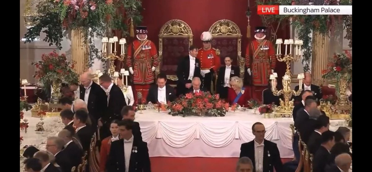 Meddy3838's tweet photo. @simplytixxy11 Please. Every other guest was behind one. Except if #MeghanMarkle had been behind one, she would have made her HazNoBalls husband trade places with her instead of accepting the seating plan. #MeghanMarkleIsAGrifter https://t.co/YZTHU6bd2i