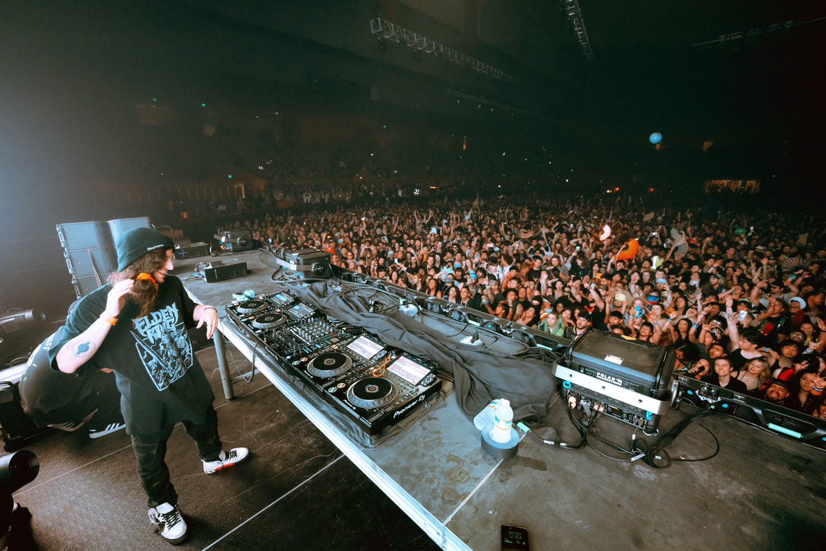 🧡Wishing You All a Very Special ThanksGiving🧡
Words have not yet been invented to describe the gratitude we have for each &amp; all of you #GiveThanks Fam🙏🏼✨ You really came to Give Thanks with us all last night❕
From your Midnite Events &amp; Give Thanks Team, enjoy your holidays ✨