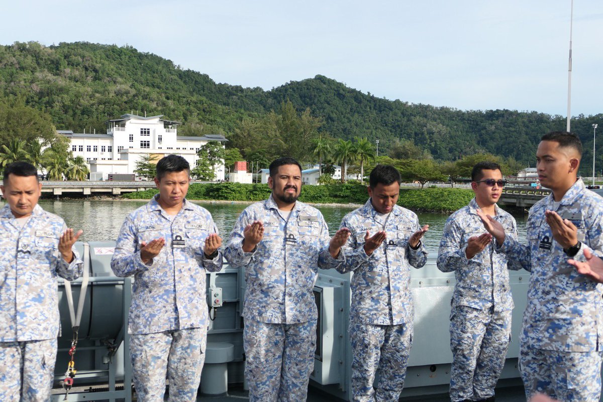 LMS_113's tweet photo. "A successful career will no longer be about promotion. It will be about mastery.”
24 Nov 23 - Pegawai Memerintah telah menyempurnakan Majlis Pemakaian Pangkat warga KD BADIK pada pagi ini di Geladak 01.
Tahniah diucapakan !
#kdbadik113
#devotedtoexcellent https://t.co/bB5o25Imi8