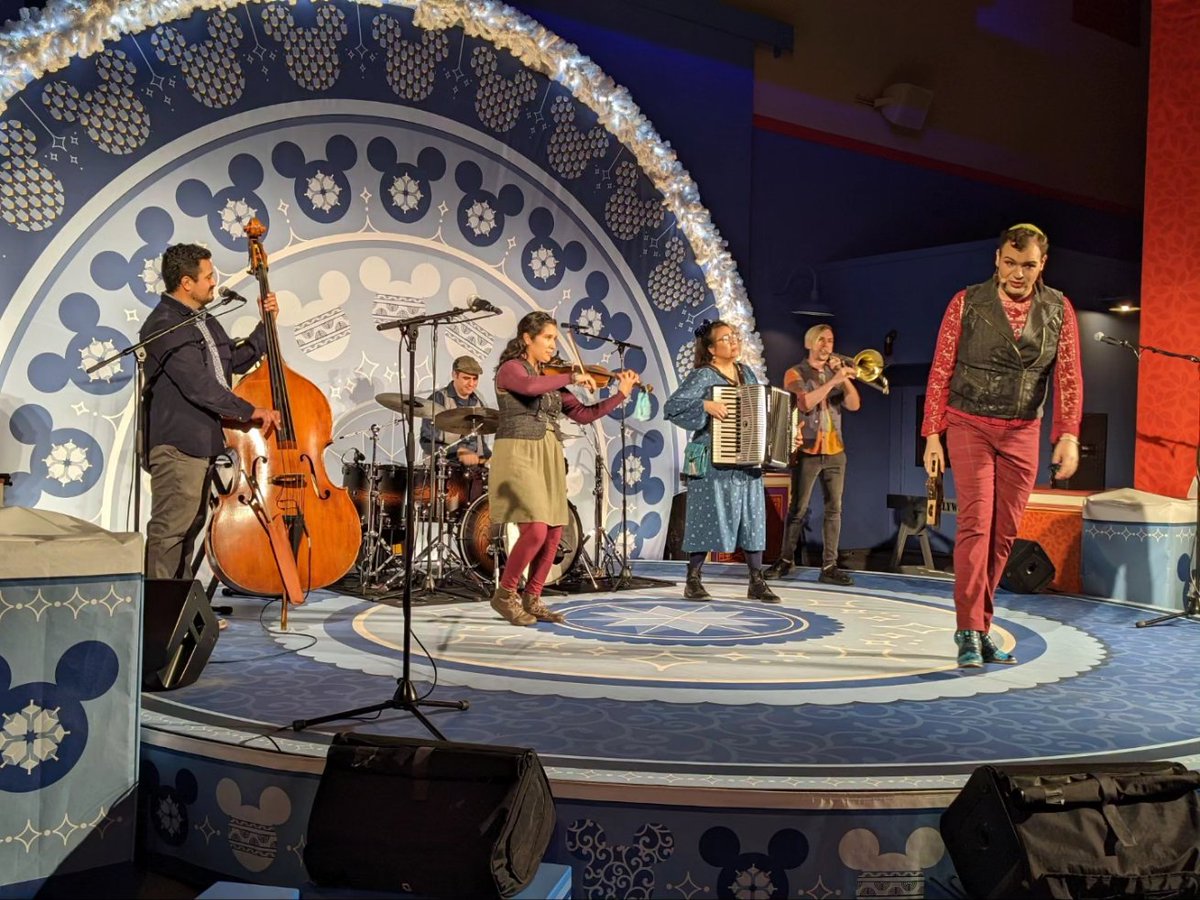 cstephens2's tweet photo. Got to see @mostlykosher today. Always enjoy listening to them. #MostlyKosher #MostlyKosherBand #FestivalOfHolidays #DisneyCaliforniaAdventure #HolidaysBeginHere https://t.co/Lo5LS1MMUY