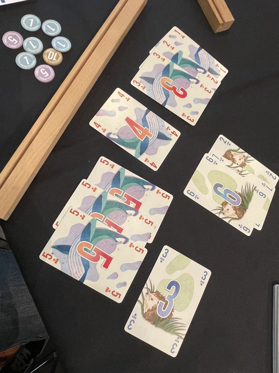 KABU_KEN65's tweet image. 加点式のツクルテンが持ち点ありの減点式に。
ヴァリアントルールの「親の連チャンあり」を採用。その後、初プレイながらラス親の方の連チャンが止まらず、他の2人が飛び寸前。私を飛ばすとジ・エンドという駆け引きも生まれたり、逆転もし易くなりでより麻雀寄りに☆彡
#MAKE10
#フォアシュピ2023秋