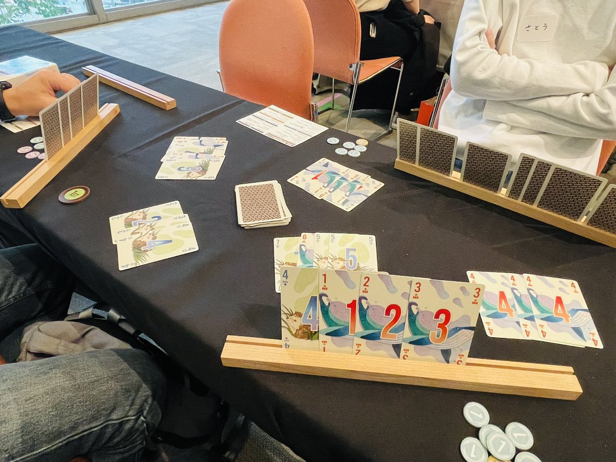 KABU_KEN65's tweet image. 加点式のツクルテンが持ち点ありの減点式に。
ヴァリアントルールの「親の連チャンあり」を採用。その後、初プレイながらラス親の方の連チャンが止まらず、他の2人が飛び寸前。私を飛ばすとジ・エンドという駆け引きも生まれたり、逆転もし易くなりでより麻雀寄りに☆彡
#MAKE10
#フォアシュピ2023秋