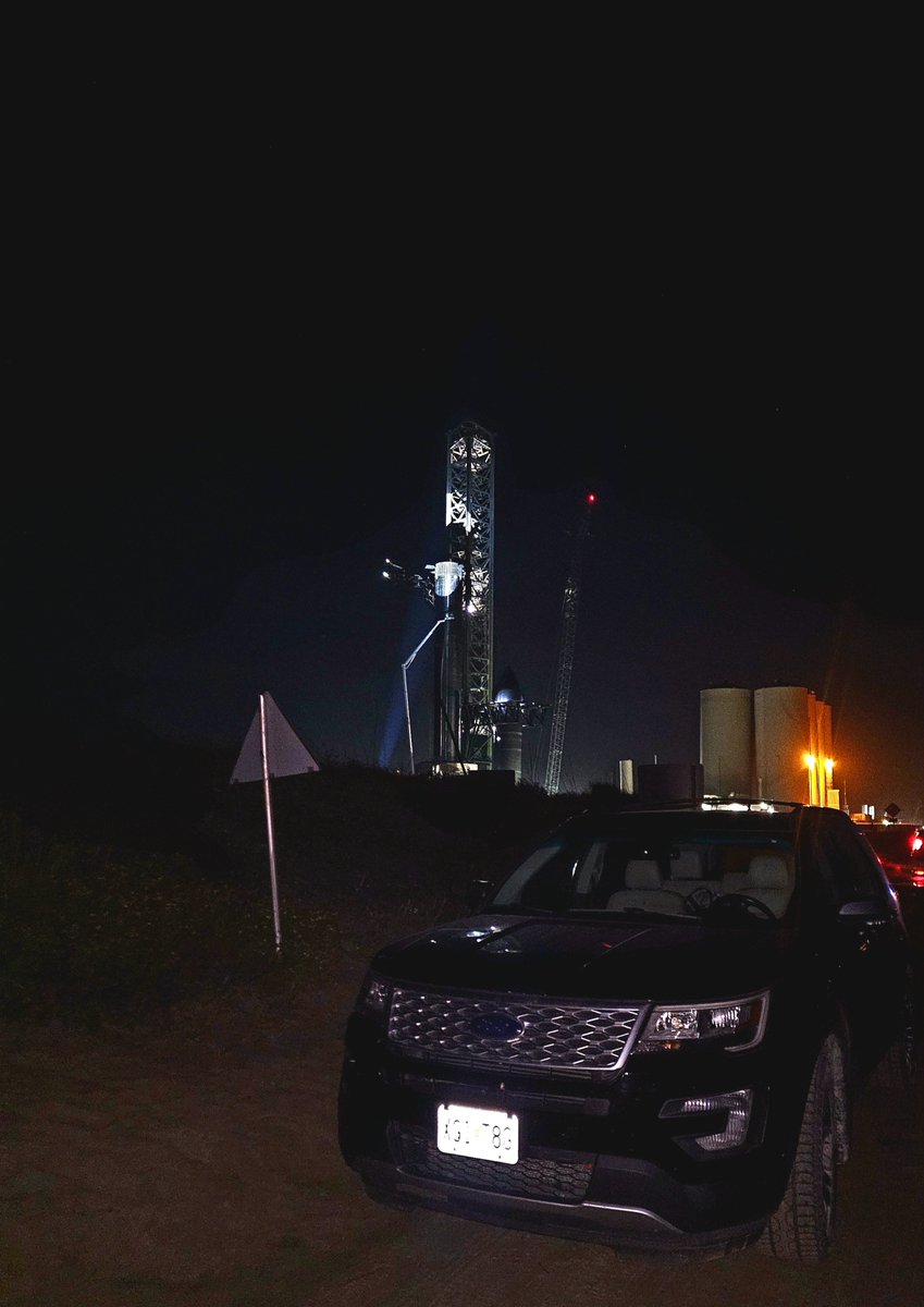 My car misses Starship...they're twinsies 🖤✨️🚀🥰

#allblackeverything