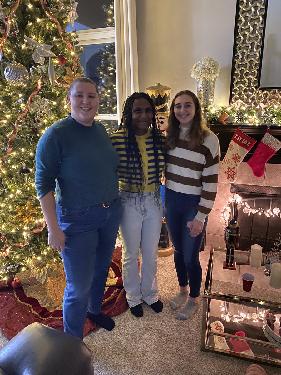 HoopsMajor's tweet photo. @LFC_WBB Foresters and friend having a wonderful Thanksgiving:) https://t.co/MKEwoNTouI