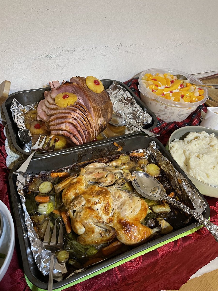 AltheyuhMoves's tweet photo. pagod na kusinera ninyo. Happy Thanksgiving! Thankful for all my oomfs! 🫶🏼 https://t.co/YKBkGcDJUq