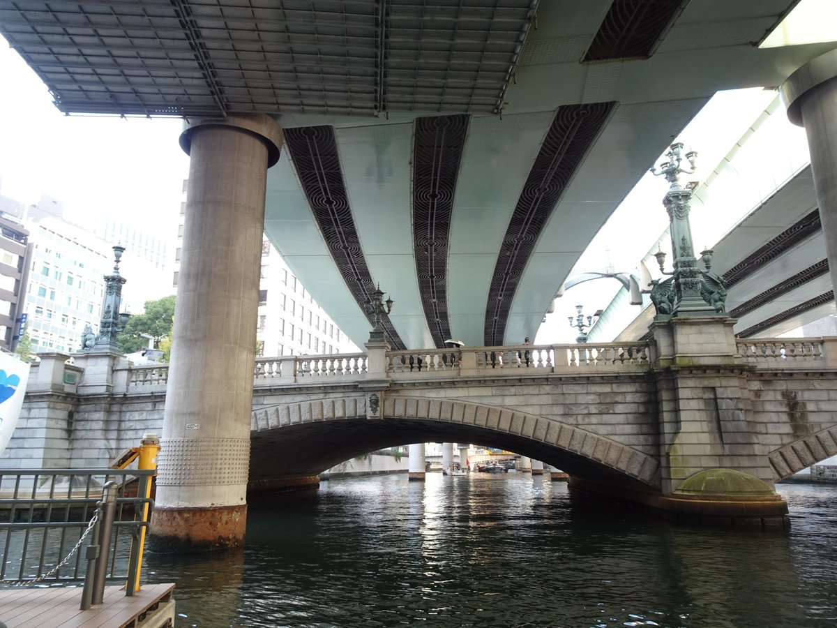 BSよしもとで本日19：00から放映の「ジュニア、伺う」（twitter.com/j_ukagau）に出演させていただきます。千原ジュニアさんを自艇にお迎えして、日本橋川をお散歩してきました。写真は自艇では初着桟の日本橋船着場です。