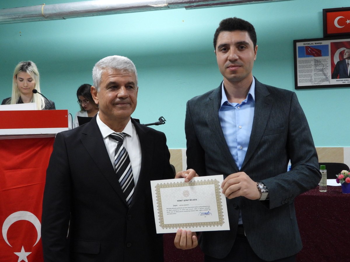 TC_Samandag's tweet photo. 24 Kasım Öğretmenler Günü, Cumhuriyet Ortaokulu Özge ÇAPAR Konferans Salonunda, Koodinatör Kaymakamımız Sayın İbrahim ERGİN, protokol üyeleri, Kurum Amirleri, Öğretmen ve öğrencilerimizin katılımı ile kutlandı. https://t.co/LX3ZMT15hL