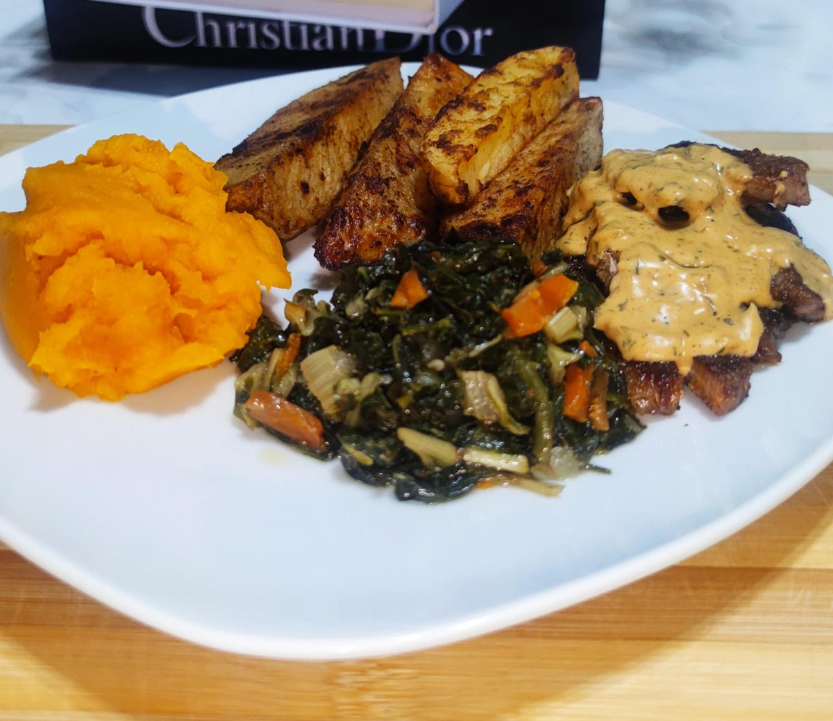 EvelynNnana's tweet photo. @blackcrownza @MbalenhleMavim My passion is cooking and baking, and I would really love to attend that unique cooking experience. I made this meal and would definitely go well with @blackcrownza 🤞 #OwnYourCrown https://t.co/OVX498RA0N