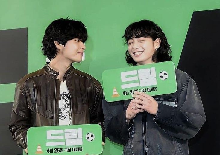 ggoogiedoll's tweet photo. #taekookau — Cachorro ৎ୭

Todos se preguntaban por qué 🐰, el omega vocalista principal de BT5 se había alejado del grupo. Lo que no sabían es que su alfa había preñado a una omega cuando él estaba en cinta. https://t.co/gN4mKM392k