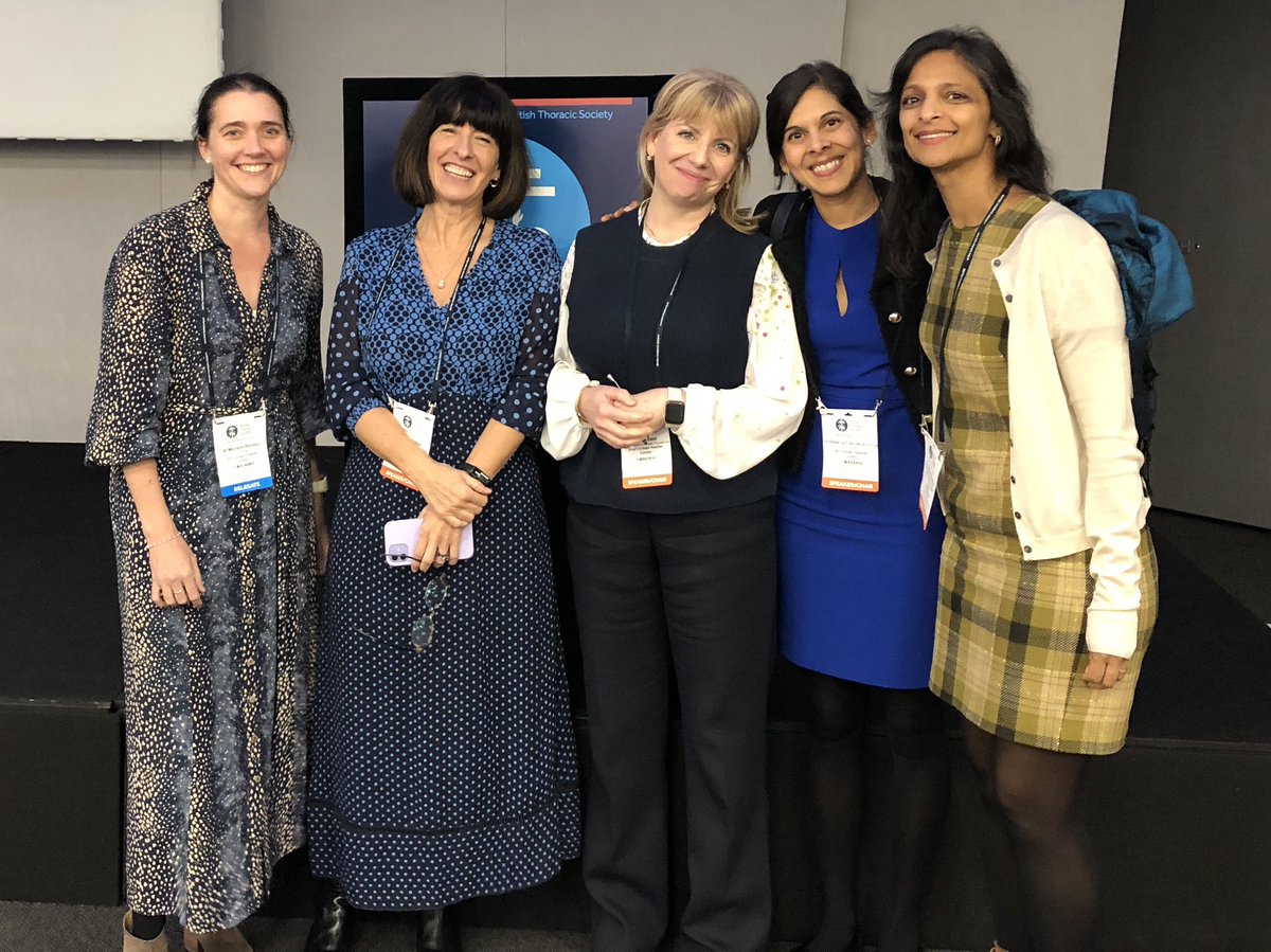 The most wonderful thing about conferences, alongside cutting edge & practice changing science, is the opportunity to catch up with friends & mentors Team Resp really is the absolute best 💙🫁💙🫁💙🫁💙 #RespIsBest #WomenInSTEM #BTSWinter2023 #WomenInMedicine #WomenInScience