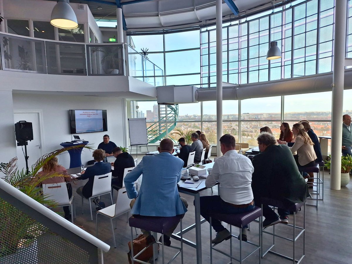 Naast de VvE-cursus gisterochtend, ontvingen wij gistermiddag mensen voor de cursus Conservatoir Beslag. Jeroen Nijenhuis van Nijenhuis Opleidingen praatte hen bij over de diverse facetten van conservatoir beslag.
#cursus #nijenhuisopleidingen <a href="/cornedoelman/">Corné Doelman</a>