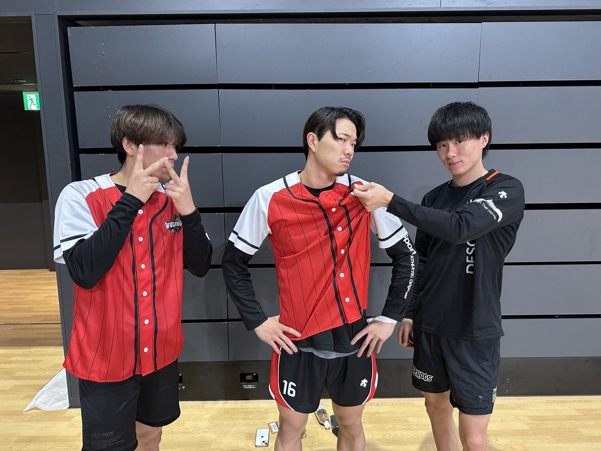 4枚有り ウルフドッグス名古屋 ベースボールシャツ 4枚有り ウルフ