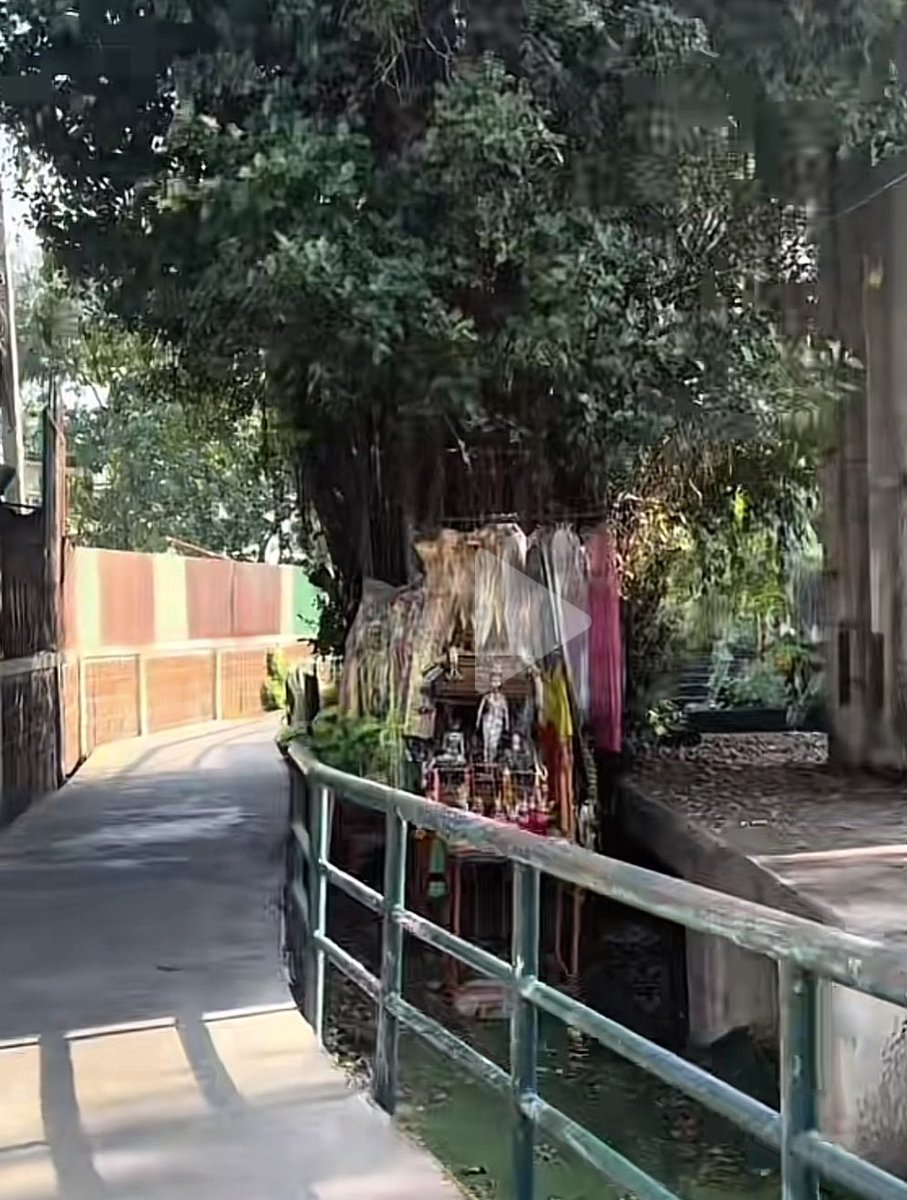 Orbitofmystery's tweet image. เอาถึงตาย - คุณไ่ม้ bluedock

เรื่องนี้กระแสแรงมากทะลุล้านวิวใน5วัน เป็นเรื่องของคุณไม้และเดอะแก๊งค์ รวมตัวกันเล่นผีถ้วยแก้ว โดยเชิญวิญญาณเด็กตายโหงเข้ามาสิง ขณะเล่นอยู่แก้วก็ไปหยุดที่คำว่า "พ ว ก มึ ง ต้ อ ง ต า ย ทุ ก ค น" จึงเป็นจุดเริ่มต้นที่ทำให้ทุกคนพูดเลยว่ามันเอาถึงตาย!