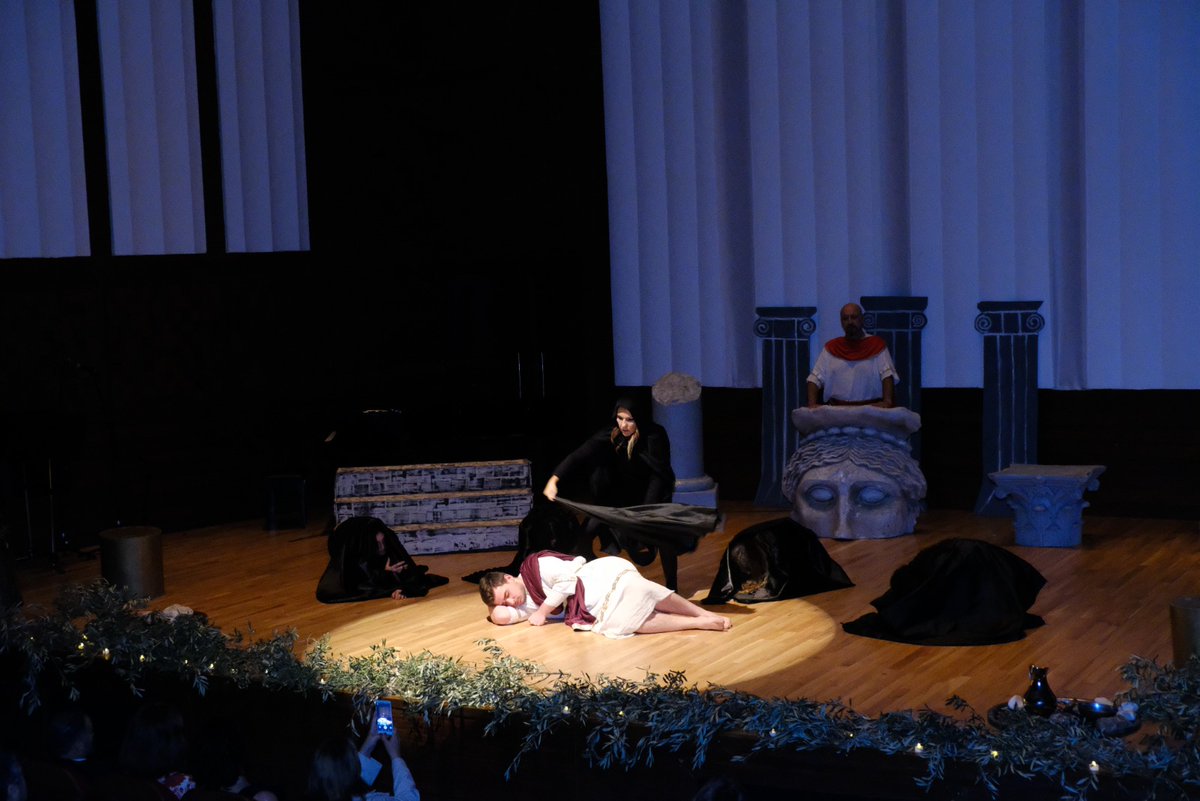 Narlıdere Uğur Anadolu Lisesi öğrenci ve öğretmenlerimizin büyük bir özveriyle hazırladıkları "İyon Masalı" adlı tiyatro gösterileri Adnan Saygun Sanat Merkezi'nde seyirciler tarafından büyük beğeni topladı.
Emeği geçen tüm yönetici, öğretmen ve öğrencilerimize teşekkür ederiz.