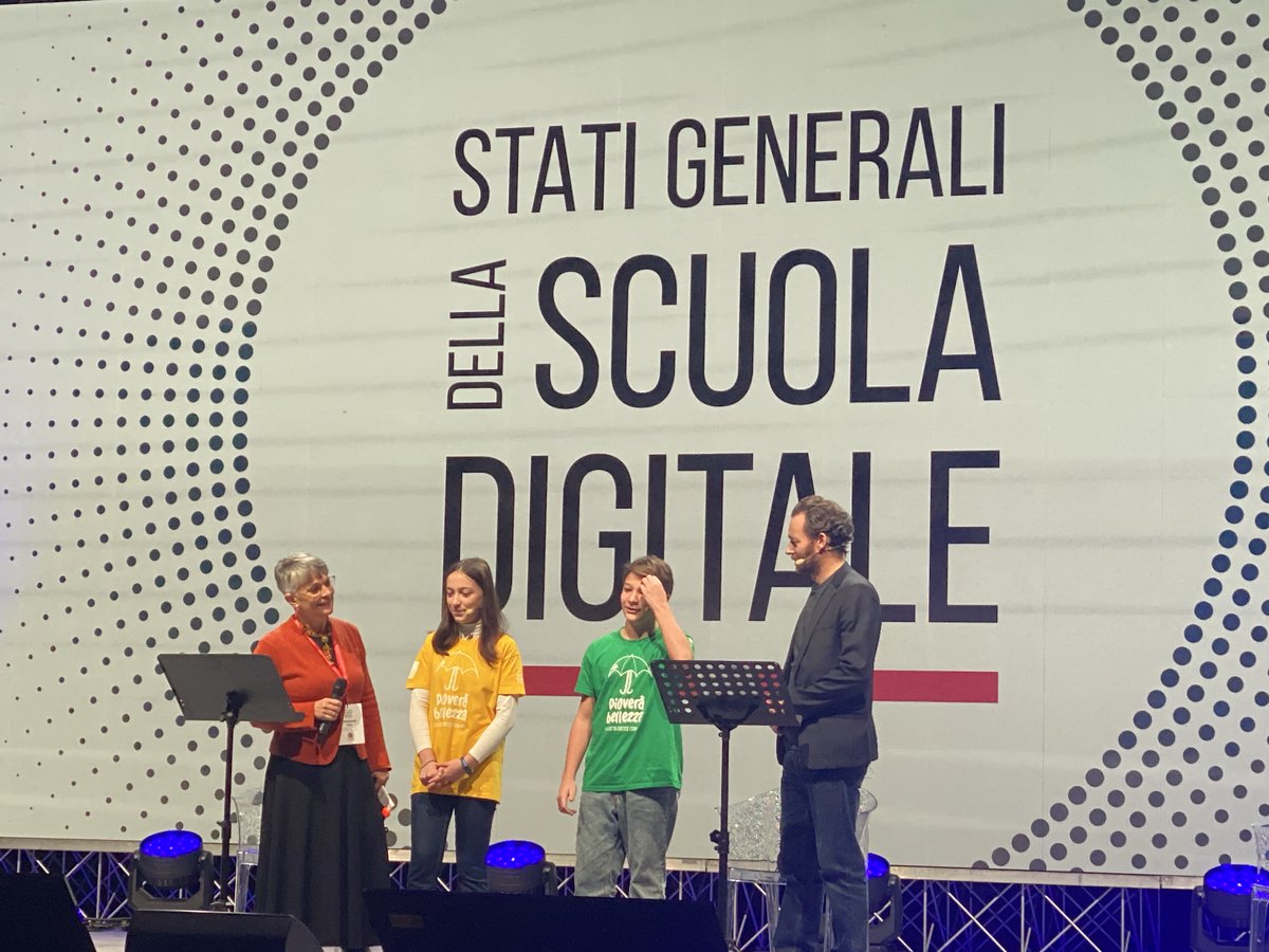 Iniziano gli #StatiGeneraliScuolaDigitale con Celeste e Filippo di #PioveràBellezza: ribaltate gli ombrelli, sta per piovere! Un percorso di teatro promosso dal <a href="/ComunediBergamo/">Comune di Bergamo</a> per le scuole medie per scoprire le parole che fanno stare bene e mettersi in gioco #softskills