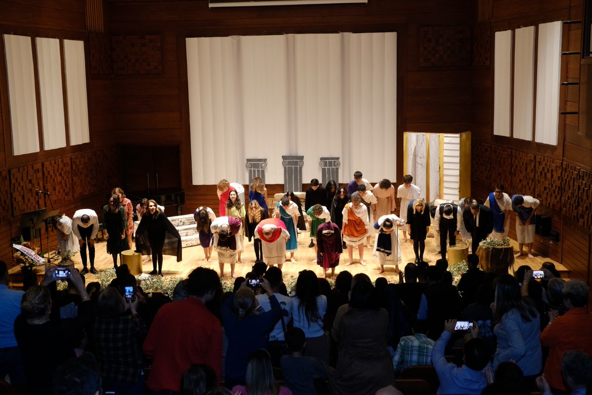 UONarlidere's tweet photo. Narlıdere Uğur Anadolu Lisesi öğrenci ve öğretmenlerimizin büyük bir özveriyle hazırladıkları "İyon Masalı" adlı tiyatro gösterileri Adnan Saygun Sanat Merkezi'nde seyirciler tarafından büyük beğeni topladı.
Emeği geçen tüm yönetici, öğretmen ve öğrencilerimize teşekkür ederiz. https://t.co/YpOKR8eo6r