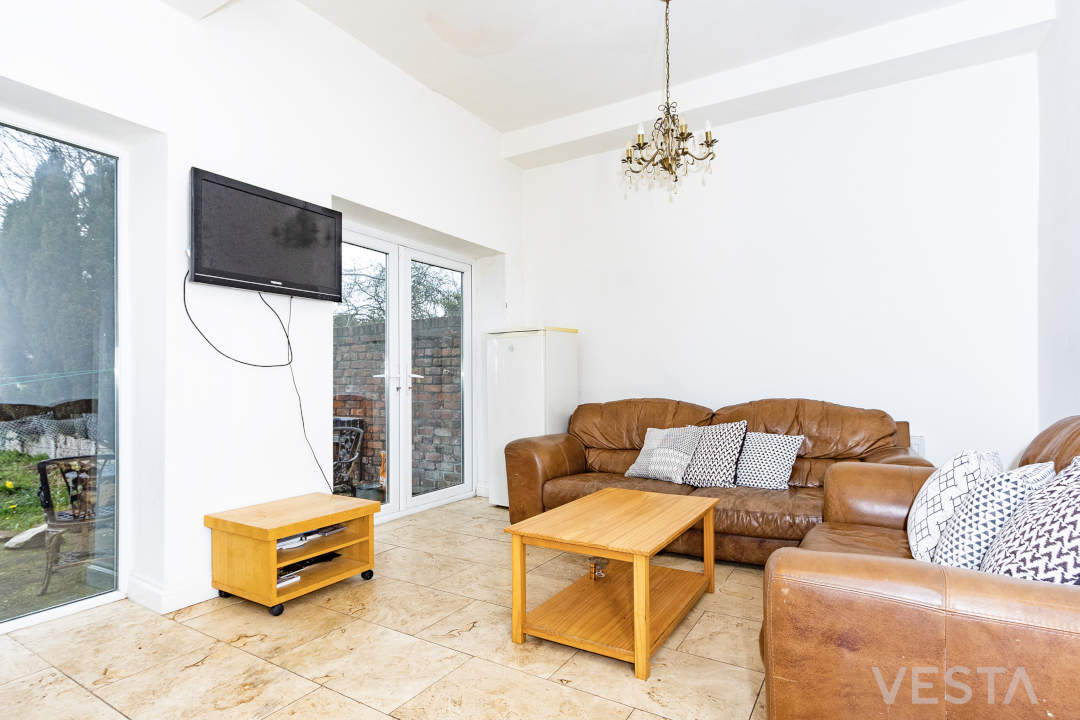 HMO for sale:

🏠 8-bed/3-bath HMO semi-detached house
🌍 located in #Birkenhead
🚶 fully tenanted
📈 13.9% gross yield
💰 offers over £260,000
💻 see our listing for more info zurl.co/rjqL

#TenantsIncluded #HMO #merseyside