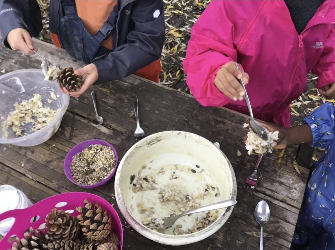 forest_StFaiths's tweet photo. Autumn Forest School fun with the Tigermoths! 🍁🍂
@TigerMothsStF @StFaithsTweets 
#autumn #Forestschool #feedthebirds #bughotel #childled https://t.co/daEii6Rcp6