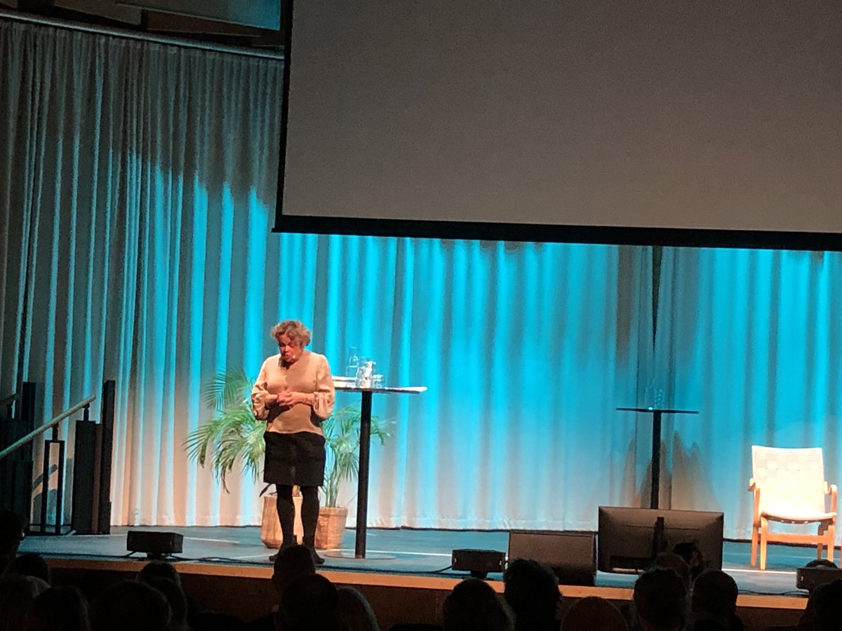 <a href="/MariaWolrath/">Maria Wolrath Söderberg</a>, docent i retorik pratar om målkonflikter, värdekrockar, nudging, skrämsel och info i förhållande till stora samhällsutmaningar - på <a href="/swrab/">SwedenWaterResearch</a> - dagen 2024. 
Vatten och utmaningar kring vatten behöver få ökad uppmärksamhet! Att mäta och jämföra är viktigt!